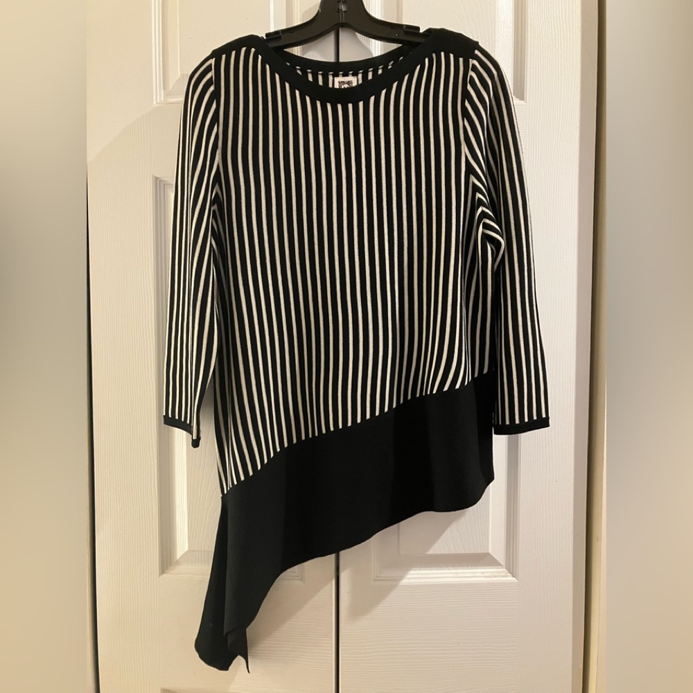 Anne Klein asymmetrical sweater NWT.ties on right side.size M/8?